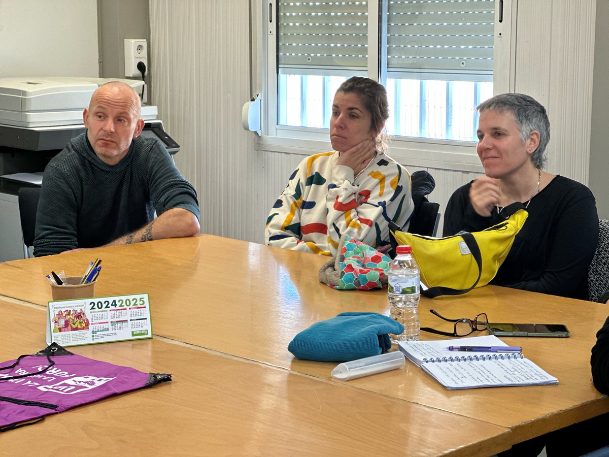 Jéssica Albiach (@jessicaalbiach) on Twitter photo Tenim un decret d'escola inclusiva que no s'acaba de desplegar i uns infants i unes famílies que no poden esperar més.
Avui, amb <a href="/enrikuspf/">Enric Pons</a> i Lole Morilla, ens hem reunit amb direcció de l'<a href="/EscolaMarNova/">Escola Mar Nova</a> i l'<a href="/AFAMarNova/">AFA Escola Mar Nova</a> de Premià de Mar per conèixer de primera mà les seves Tenim un decret d'escola inclusiva que no s'acaba de desplegar i uns infants i unes famílies que no poden esperar més.
Avui, amb <a href="/enrikuspf/">Enric Pons</a> i Lole Morilla, ens hem reunit amb direcció de l'<a href="/EscolaMarNova/">Escola Mar Nova</a> i l'<a href="/AFAMarNova/">AFA Escola Mar Nova</a> de Premià de Mar per conèixer de primera mà les seves