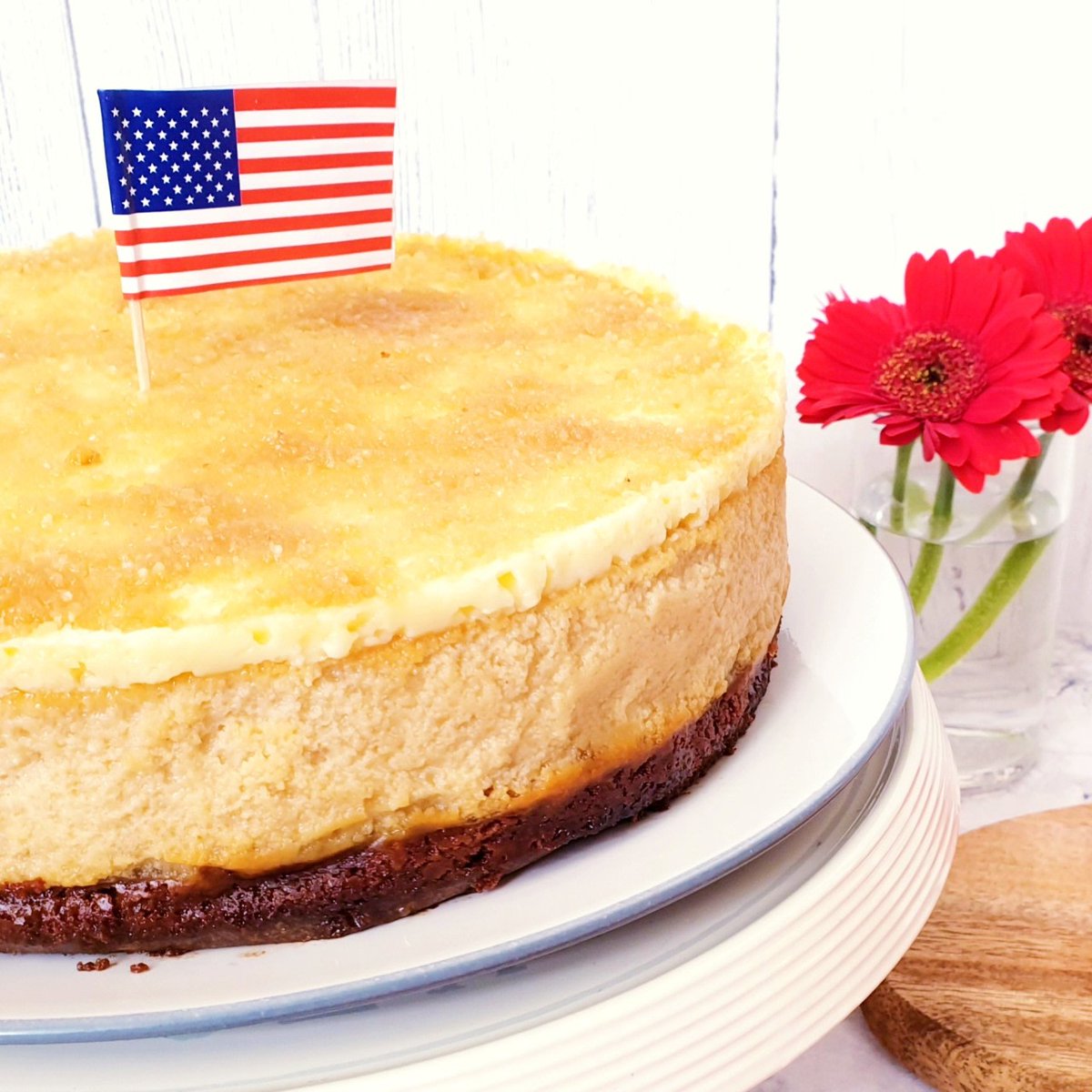 This Chocolate Peanut Butter Cheesecake does what it says on the tin but in a rather sophisticated way! Not too sweet or rich, it's significantly quicker and easier to make than you'd ever imagine!

Find the full recipe here >>> feastgloriousfeast.com/chocolate-pean…