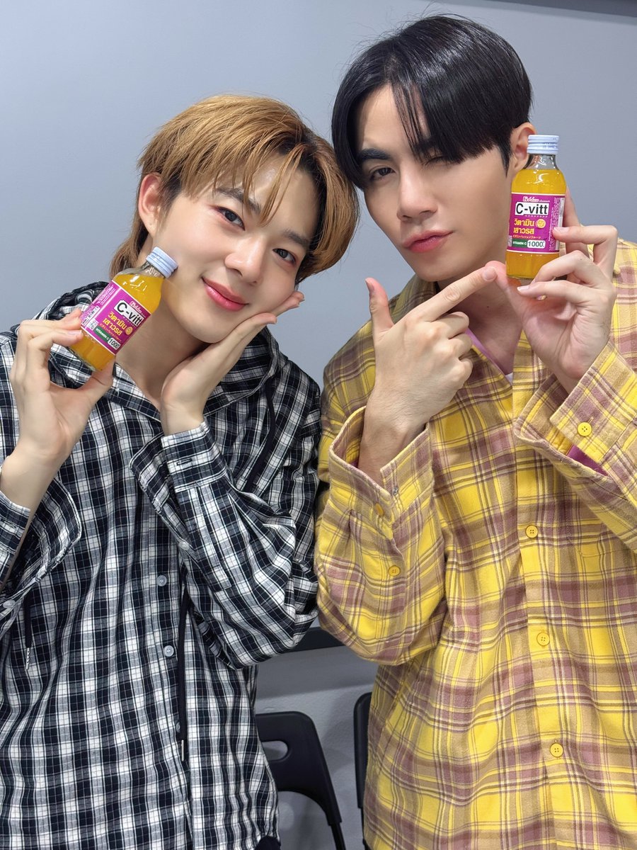 DomundiTV's tweet photo. จบลงไปเป็นที่เรียบร้อยแล้วสำหรับ C-VITT X ZEENUNEW 

ขอขอบคุณ “C-Vitt” ที่ให้เกียรติ “ซี” @zee_pruk และ “นุนิว” @CwrNew ได้มาร่วม Live พูดคุยสนุก ๆ กันในวันนี้นะคะ 🥰

ขอขอบคุณแฟน ๆ ที่ติดตามรับชม Live และส่งกำลังใจมาให้ทั้งสองคนด้วยนะคะ 🫶✨️

#CVITTxซีนุนิวLive https://t.co/7wCtamwf8m