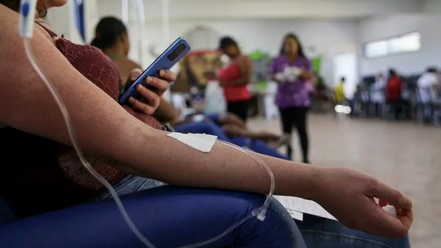 Ressurgimento do sorotipo 3 da #dengue pode agravar surtos da doença no Brasil. População não está imunizada contra essa linhagem e, ao mesmo tempo, os sorotipos 1 e 2 continuam em circulação, alertam especialistas. agencia.fapesp.br/53754
