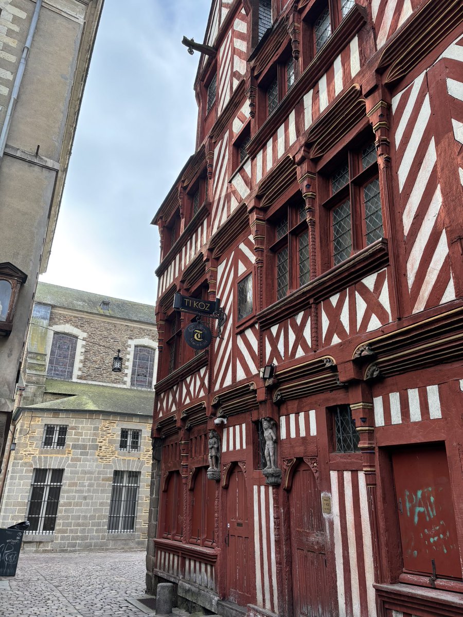 Revenir à Rennes, c’est chouette.
Enseigner à SciencesPo, c’est classe.