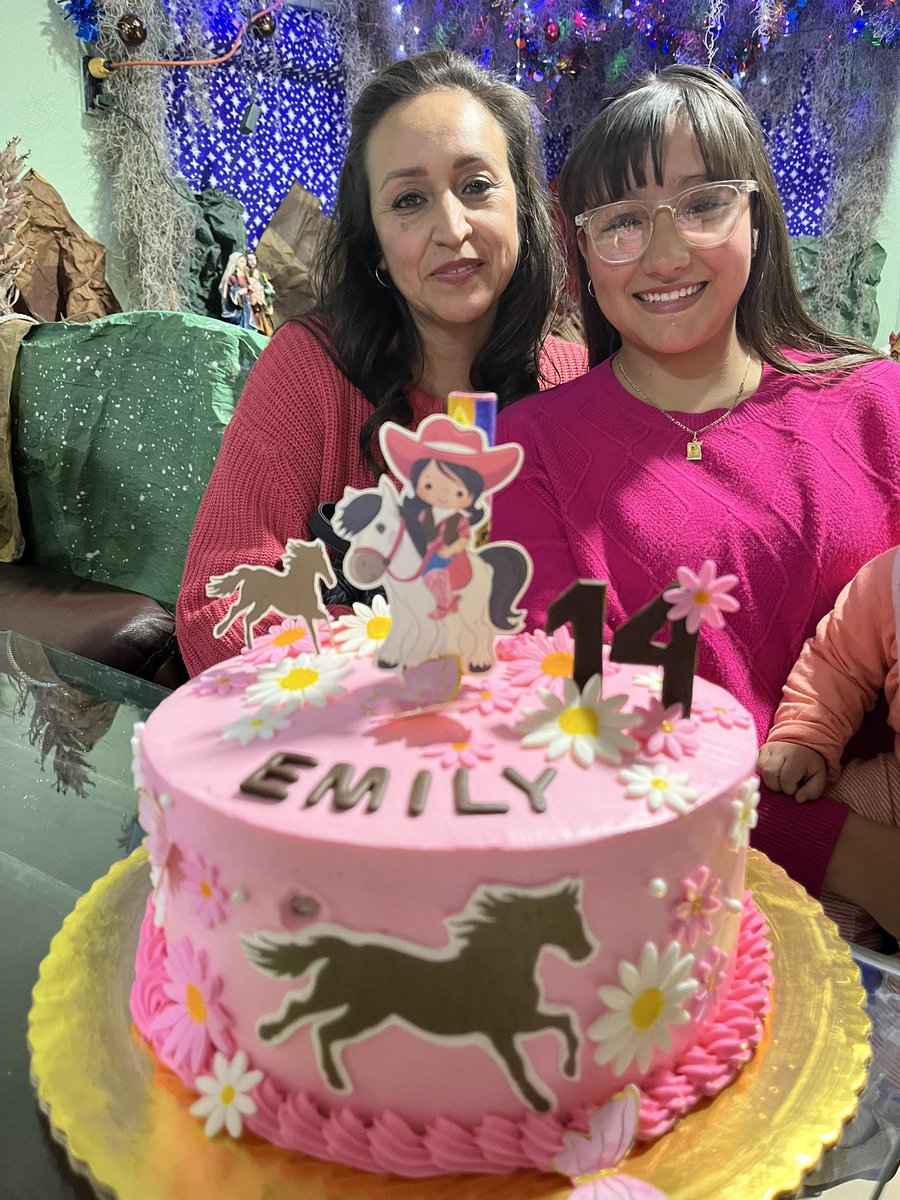 antonio_arredon's tweet photo. Feliz cumpleaños Emily 🎂🍰🎊🎉🎁🛍️🍾🥳 https://t.co/dkMqSyCgPv