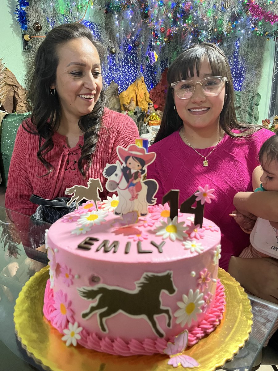 antonio_arredon's tweet photo. Feliz cumpleaños Emily 🎂🍰🎊🎉🎁🛍️🍾🥳 https://t.co/dkMqSyCgPv