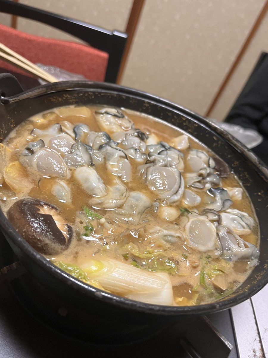 mori308sw's tweet photo. 生存連絡のため、久しぶりに呟き

宮城出張で牡蠣鍋
名物のセリのシャキシャキを味わったけど写真忘れた、、
いい値段したけど料理は刺身も焼き鳥も美味😆

@chubachi_miyagi https://t.co/LIQT1BaxeP
