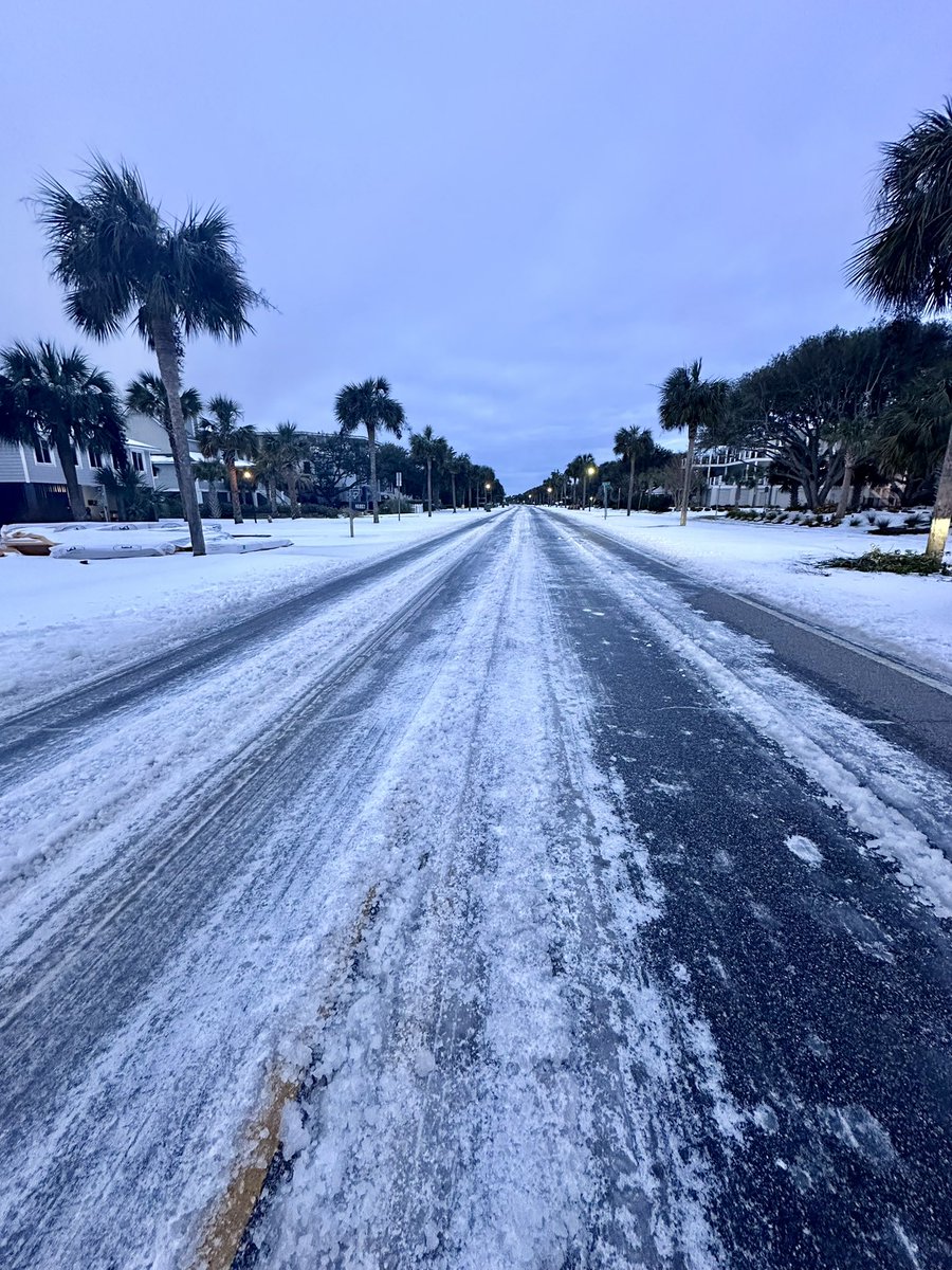 #UPDATE 1/23/25 7 a.m.
Palm Blvd and the IOP Connector remain open, however, ice is still on the roadway. Please make sure you allow plenty of space between vehicles and apply the brakes slowly allowing plenty of stopping distance. Drive safe! 
#chsnews #chstrfc #chswx