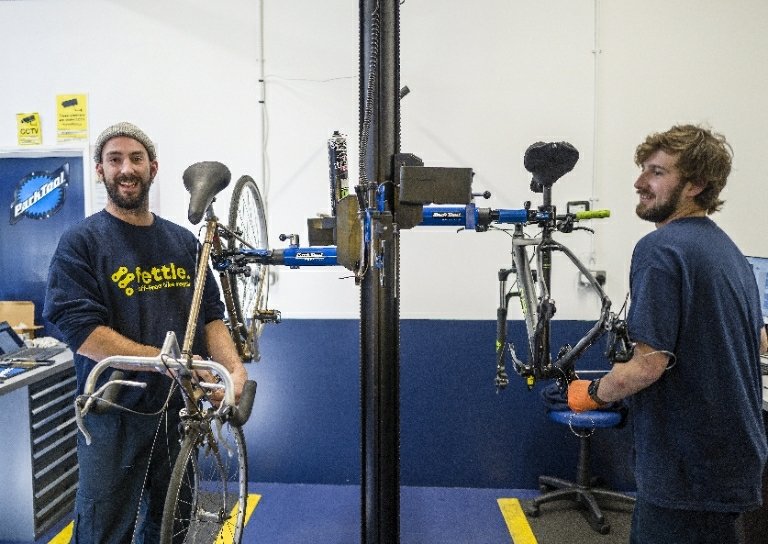FinchettsBrook's tweet image. Fettle are offering free bike winter checks. They are on Nicholas Street, next to kwikfit.
#chester #cycling