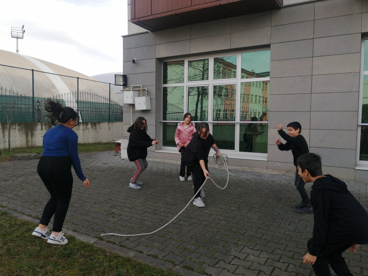 GSB_CaycumaGM's tweet photo. Gsb Kış Kulübü faaliyetlerimiz bol eğlenceli bir şekilde devam ediyor ✨ https://t.co/lQYsa98lhj