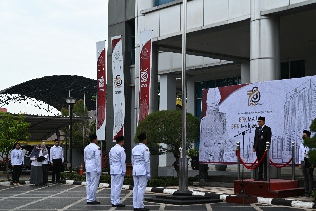 Pekanbaru - Selasa, 21 Januari 2025. BPK Perwakilan Provinsi Riau melaksanakan Upacara Peringatan HUT BPK RI ke-78 dan acara tasyakuran yang diikuti oleh seluruh pegawai di lingkungan kantor perwakilan. Dirgahayu BPK, BPK Maju BPK Terdepan.