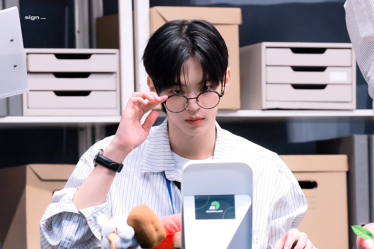 𝘀𝗶𝗴𝗻 tweet media