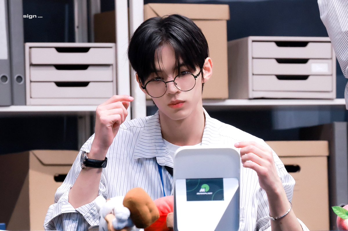 𝘀𝗶𝗴𝗻 tweet media