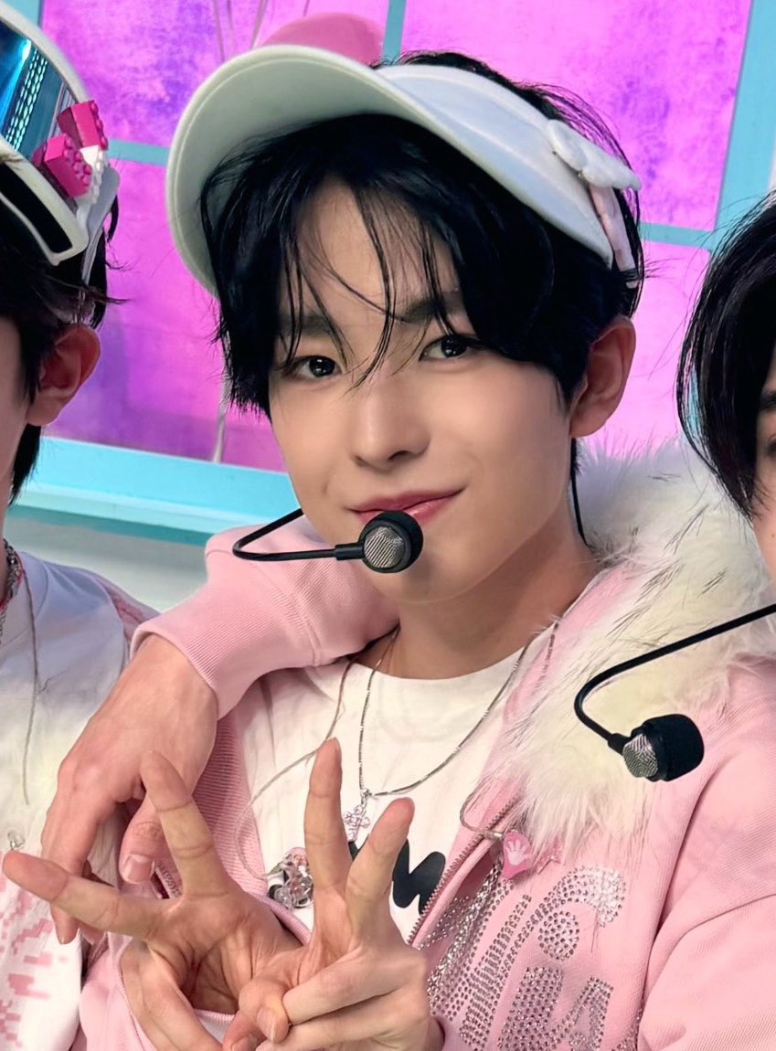 toku__u's tweet photo. ユウシに羽つけてくれた人ありがとう໒꒱
ずっと可愛く困る https://t.co/rVHIiKmZOt
