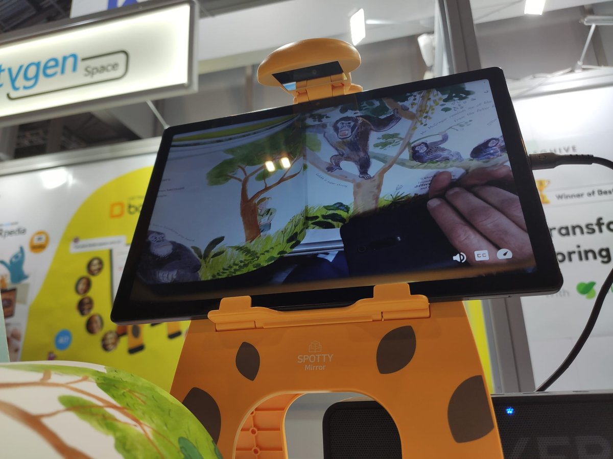 Ambition21_FSE's tweet photo. Zoom sur l'application de #lecture de livres assistée par l’#IA, #ARpedia, au #BETT2025 ⤵️
Placer le livre sous la caméra pour une lecture à voix haute et en réalité augmentée boostée par l’#intelligenceaartificielle.
#AR
#EdTech
#artygenspace https://t.co/cN71DAy1nD