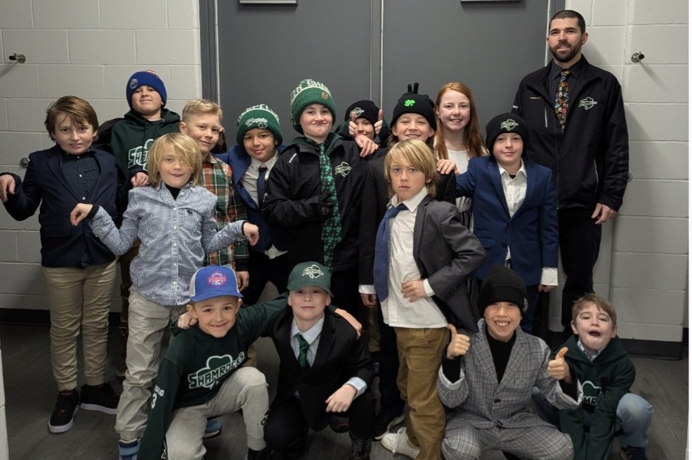 The Hespeler Shamrocks U11 LL#1 hit the ice this Saturday for the Minto Mad Dog Tournament.
The most heartwarming moment of the day was watching our players come together on the ice—win or lose—with hugs and celebrations. We are here to learn, grow, and have fun,