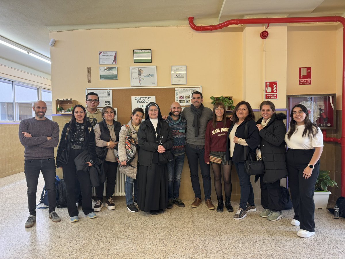 Institut Escola Lluís Millet (@escolamillet) on Twitter photo Avui hem tingut el plaer de rebre un grup de docents i inspeccions de Xile. Ha sido un placer compartir nuestra experiencia de transformación pedagógica con vosotros y vosotras. <a href="/InnovacioE/">Innovació Educativa, Departament Educació</a> <a href="/futurseducacio/">Fòrum Els Futurs de l’Educació</a> <a href="/fnuevaeducacion/">Fundación Nueva Educación</a> <a href="/crpsantacolomag/">SE Santa Coloma de Gramenet</a> Avui hem tingut el plaer de rebre un grup de docents i inspeccions de Xile. Ha sido un placer compartir nuestra experiencia de transformación pedagógica con vosotros y vosotras. <a href="/InnovacioE/">Innovació Educativa, Departament Educació</a> <a href="/futurseducacio/">Fòrum Els Futurs de l’Educació</a> <a href="/fnuevaeducacion/">Fundación Nueva Educación</a> <a href="/crpsantacolomag/">SE Santa Coloma de Gramenet</a>