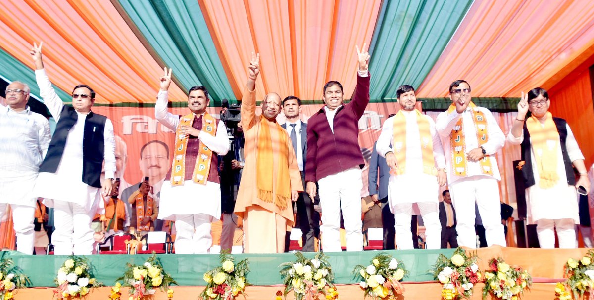 myogiadityanath's tweet photo. दिल्ली की जनता-जनार्दन भारतीय जनता पार्टी के नेतृत्व में डबल इंजन की सरकार बनाने की शुरुआत कर चुकी है और राष्ट्रीय राजधानी को कूड़ा घर और अव्यवस्था का अड्डा बनाने वाले लोगों को अस्वीकार करने जा रही है। 

दिल्ली के किराड़ी विधान सभा क्षेत्र वासियों का जोश और उत्साह बता रहा है कि यहां हर ओर 'कमल' ही 'कमल' खिलने वाला है। 

अपार समर्थन के लिए किराड़ी विधान सभा क्षेत्र वासियों का आभार!