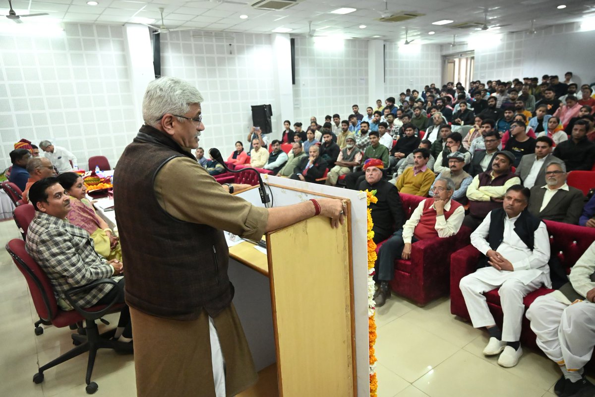 gssjodhpur's tweet photo. जयनारायण व्यास विश्वविद्यालय में सनातन संस्कृति रक्षक लोकमाता पूज्य अहिल्याबाई होलकर जी के त्रिशताब्दी जयंती समारोह में उपस्थित हुआ। 

कुलपति प्रो. केएल श्रीवास्तव, अखिल भारतीय इतिहास संकलन योजना नई दिल्ली के संगठन मंत्री डॉ. बालमुकुंद पाण्डेय,  इग्नू नई दिल्ली से प्रो. शिवकुमार मिश्रा,  इतिहास विभाग की अध्यक्ष प्रो. सुशीला शक्तावत, समन्वयक डॉ. भगवान सिंह शेखावत का सानिध्य विशेष रहा।