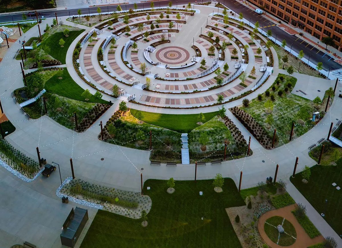 Working with our members <a href="/MMSD_MKE/">Milwaukee Metropolitan Sewerage District</a> &amp; @Naturebased_CIS, <a href="/harleydavidson/">Harley-Davidson</a> has created a new park filled with green infrastructure that can hold up to 225,000 gallons of stormwater during large rain events. Learn more in this case study on @CGLRGreatLakes.

councilgreatlakesregion.org/green-stormwat…