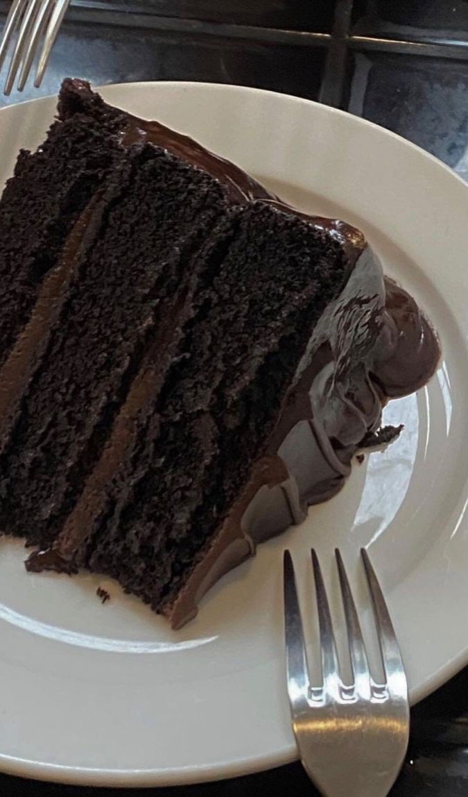 FoodPleaser's tweet photo. Chocolate Cake 🍫 https://t.co/5HfPHa6jew