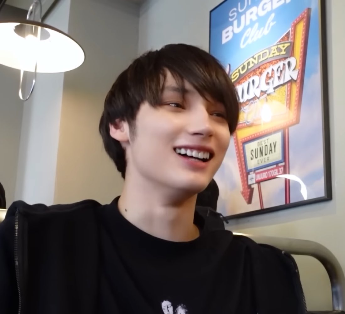 휴닝이 치아 개방 웃음 너무 예뻐요✨휴닝이는 매일 이렇게 순수하게 웃는 일들만 가득했으면 좋겠다💞