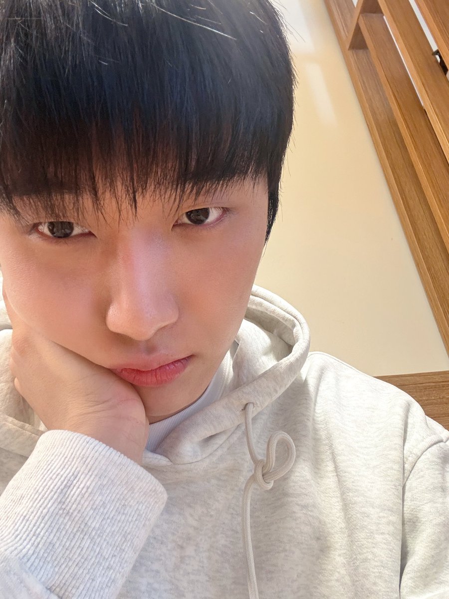 OmegaX_members's tweet photo. [#OX]

오랜만에 혼밥🍚

#OMEGA_X #오메가엑스
#재한 #JAEHAN https://t.co/gB4xOGYMpp