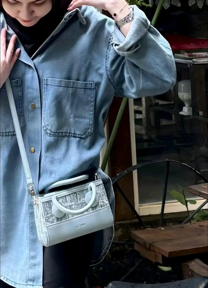 Suka banget sama outfit ini ‼️ simple tpi kece 😍looksnya jga cantik gitu😉cocok nih buat outfit nongki km 👌Belinya di sini⤵️
s.shopee.co.id/8zpmg0q7gk