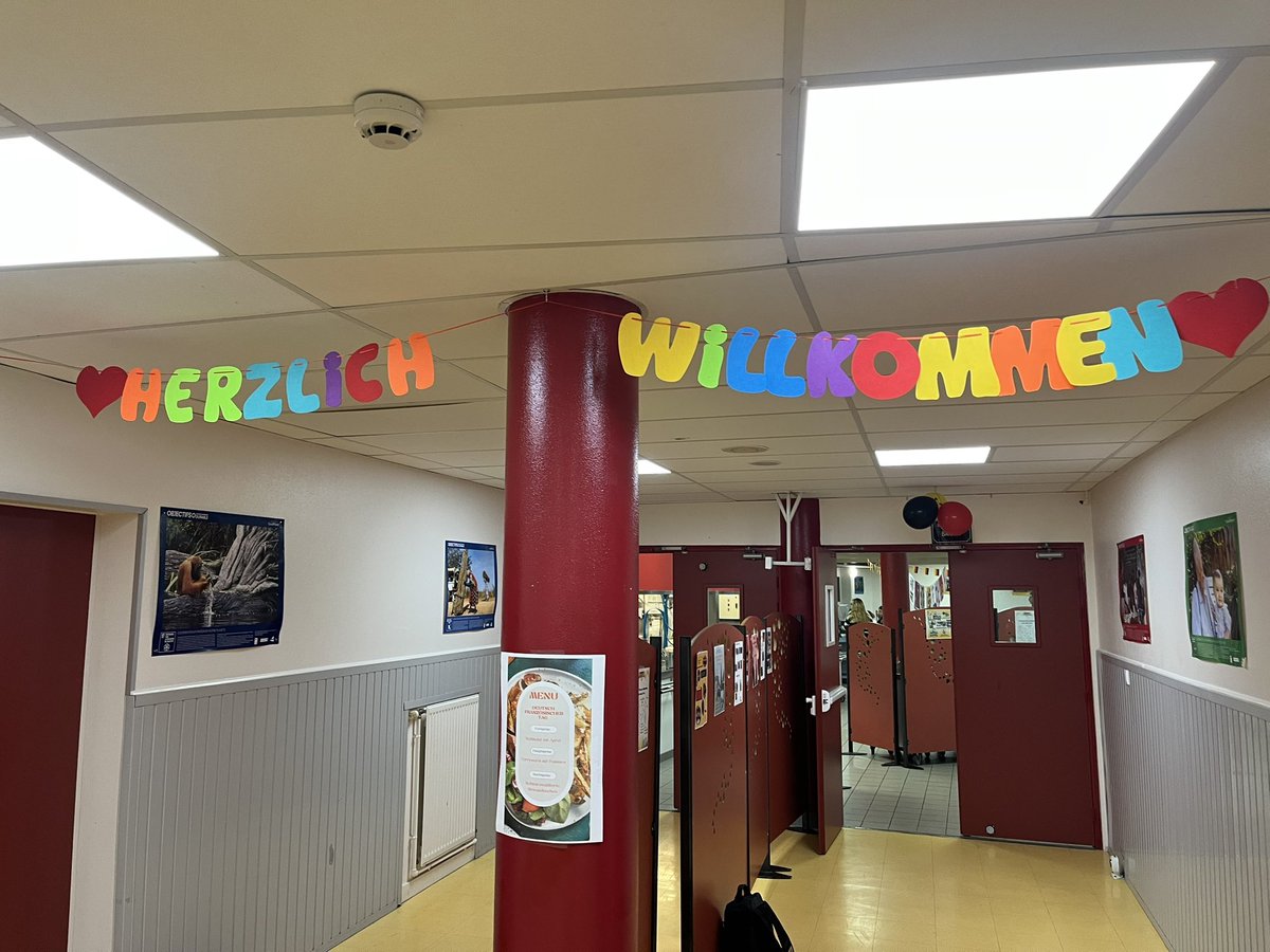 🇫🇷🇩🇪Journée franco-allemande aujourd’hui. Les personnels et les élèves ont apprécié le curry wurst et le streusel préparé par nos équipes en cuisine. 👏 et 🙏 aux personnels et professeurs initiateurs et organisateurs de cet événement, et vive l'amitié franco-allemande !
