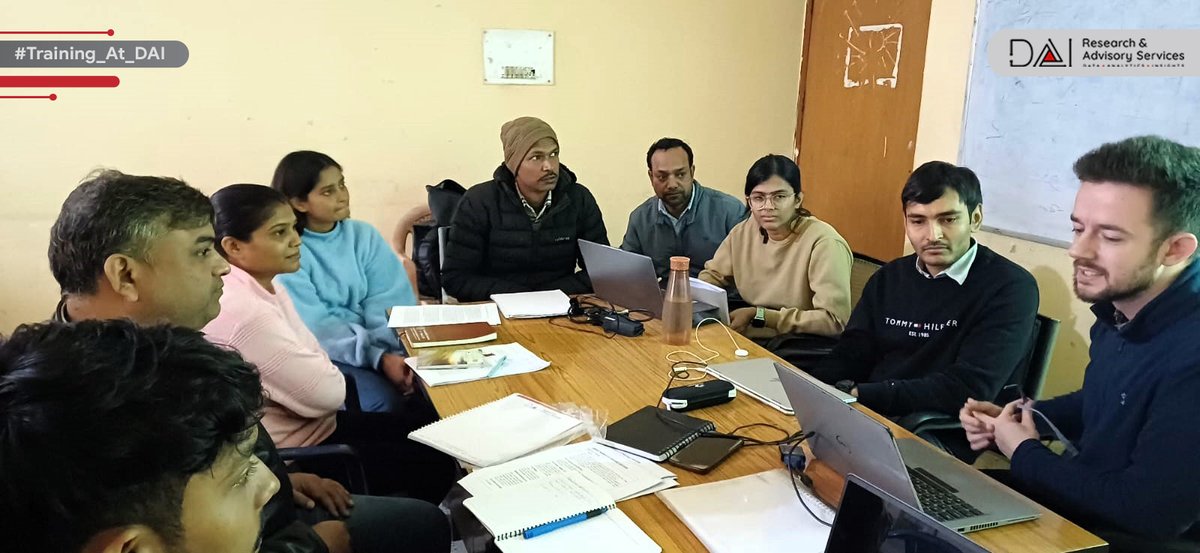 🛍️ #TrainingAtDAI 

In Patna, our team of Researchers and Enumerators in receive #QualitativeTraining for data collection as part of an Infusion Nutrition project, studying 'haats' across #Bihar.

(1/2) 🔽