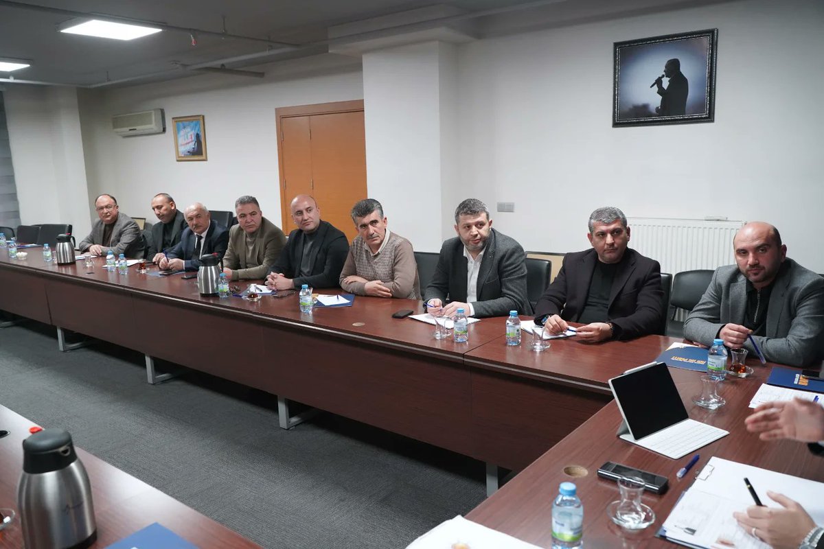 akmelikgazi38's tweet photo. İl Başkanımız Sn.Hüseyin Okandan Başkanlığında gerçekleştirilen İlçe Başkanları Toplantısına İlçe Başkanımız Sn.Tayyar Şahin katılım sağladı. https://t.co/Kvop8PlmAN
