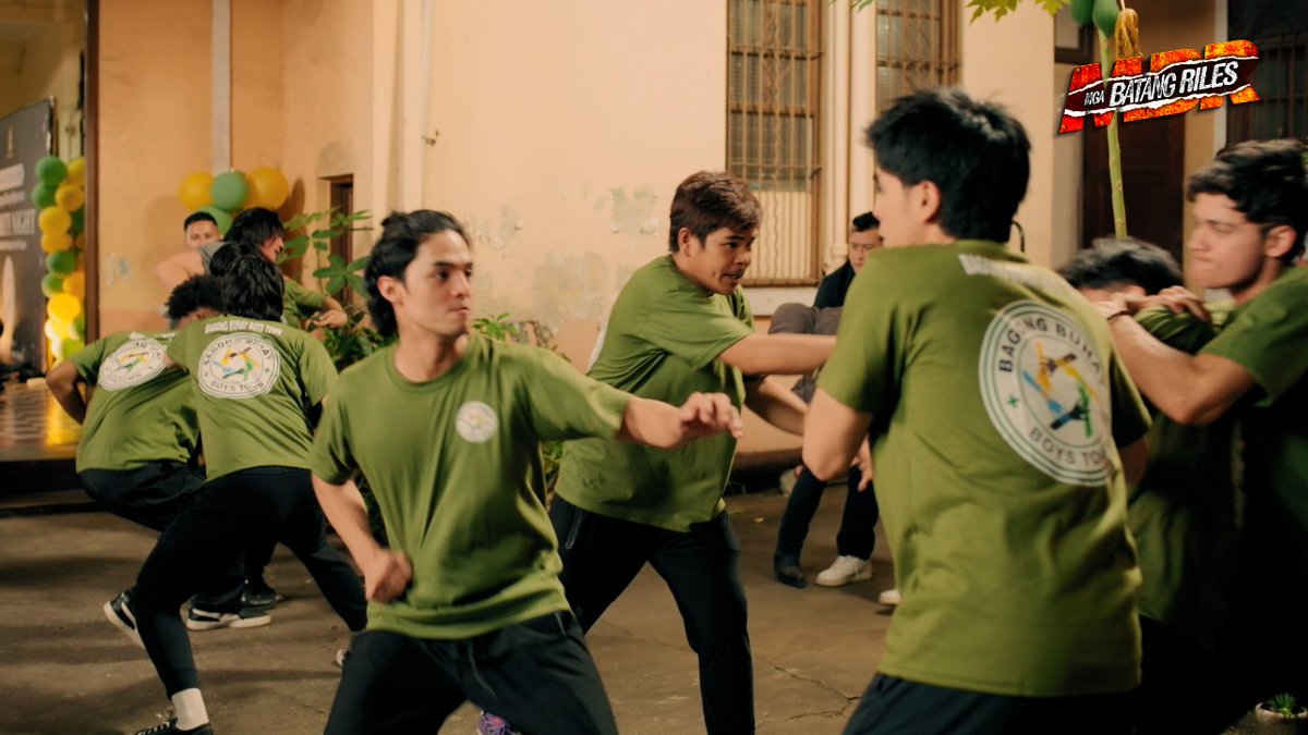 GMADrama's tweet photo. SIMULA NA NG GULO! 😰 

Nagkagulo na ang lahat sa charity event! #MBRPalag #MgaBatangRiles https://t.co/KtZYR0P9Bo