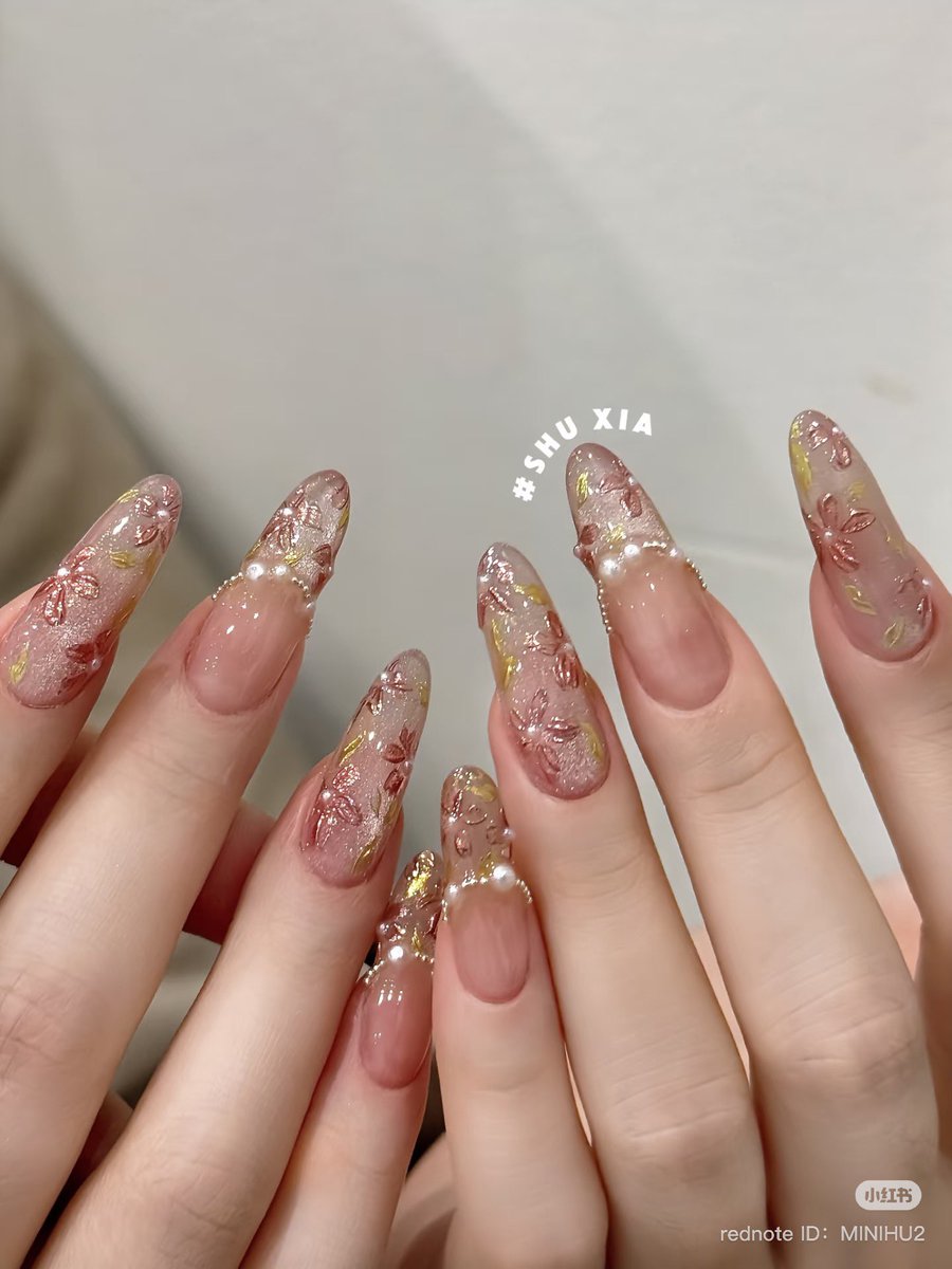 hongmeinu_china's tweet photo. こんなに可愛いのにまだみんなにバレてないはず…！ローズモチーフのネイル🥀♡🎀 https://t.co/aSpRlZcFSl