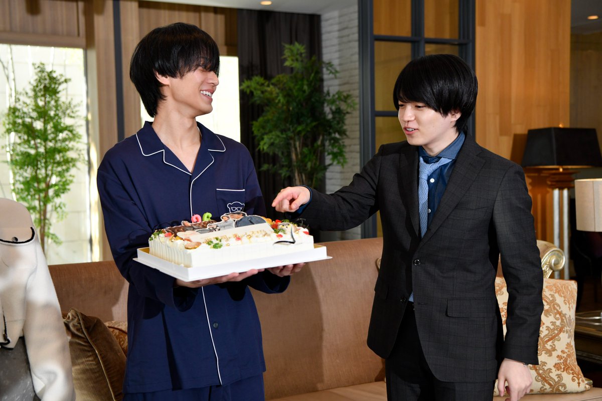 koimuzu_ktv's tweet photo. 🩶𝑯𝑨𝑷𝑷𝒀 𝑩𝑰𝑹𝑻𝑯 𝑫𝑨𝒀🩶

先日撮影現場で永瀬さんの
お誕生日をお祝いしました‼︎🎂

昴が盛りだくさんのかわいいケーキ💕

永瀬さんからは、
『最後まで昴を楽しく演じたいです。
ふざけすぎていたら止めてください（笑）』
とコメントいただきました🤭

 #御曹司に恋はムズすぎる
第3話はTVerで無料配信中🎠💘🤨
▶ https://t.co/1VfhWi9fpR

#恋ムズ
#昴のパジャマ姿をお楽しみに
#永瀬廉 #山下美月 
#西畑大吾 #鹿賀丈史