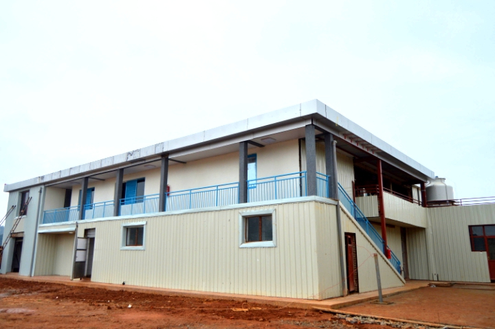 RwandaIndustry's tweet photo. Iri bagiro riherereye muri @RusiziDistrict rifite imashini zaguzwe ku bufatanye na @RwandaIndustry binyuze muri gahunda y’ipiganwa #NIRDAOpenCallsprogram yatewe inkunga na @EnabelinRwanda aho uruganda ruhabwa inkunga ingana na 50% rukishyura 50% y’inguzanyo yishyurwa nta nyungu. https://t.co/fTFgy8zOtQ