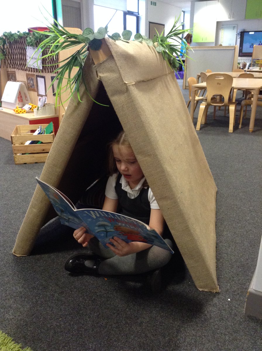 TGPS_NorthLincs's tweet photo. Reading for pleasure in Reception today! #TGPSReading https://t.co/IF5O6O7y8q
