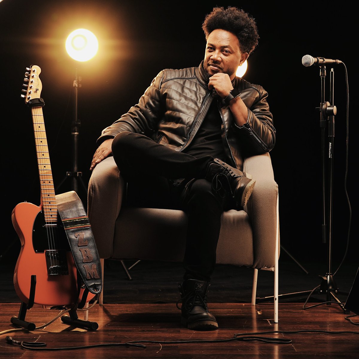 ነገ "መቅድም" በሚል ስያሜ ያካተትኳቸውን ሦስት አዳዲስ ዜማዎችን በራሴ ዩቲዩብ ቻናል እና በሌሎች ዓለም-አቀፍ የሙዚቃ ማቅረቢያዎች በኩል ለእናንተ አደርሳለሁ:: ለሁለተኛ አልበሜ እንደ መንደርደሪያ ውሰዷቸው:: እናም እንደምትወዷቸው አምናለሁ 🤞🏾🙏🏾