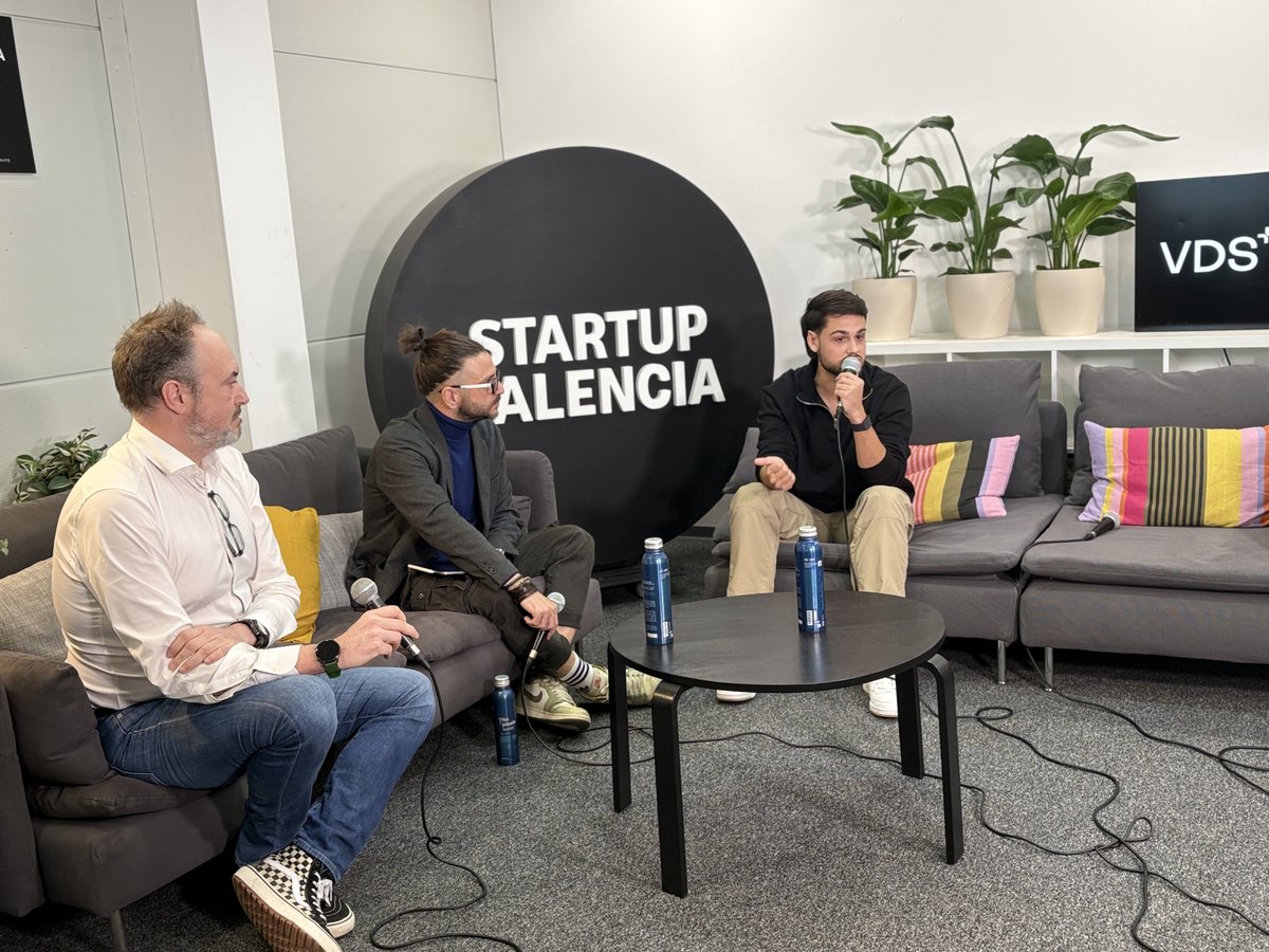 Seguimos con <a href="/alboportero/">Carlos Albo</a> , CEO de <a href="/wenalyze/">Wenalyze</a> , y <a href="/aldebaran_br/">Aldebarán Bermell-Scorcia Armendariz</a> , CEO de <a href="/EmenduEs/">Emendu</a> , quienes nos cuentan cómo aplican el modelo SaaS en sus empresas para innovar y optimizar procesos. 💻🔧