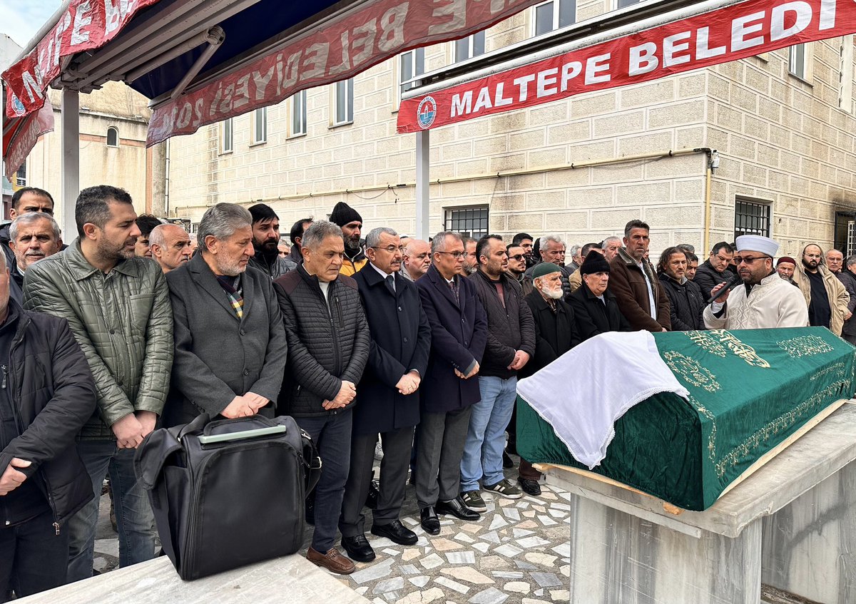 Maltepe Asımın Nesli Eğitim Gençlik Derneği Başkanı <a href="/AyhanYl58/">Ayhan Yıldırım</a> HAKK’IN rahmetine kavuşan kayınvalidesinin cenaze namazına katıldım. Merhumeye ALLAH tan rahmet, yakınlarına başsağlığı ve sabırlar diliyorum, mekanı Cennet olsun.