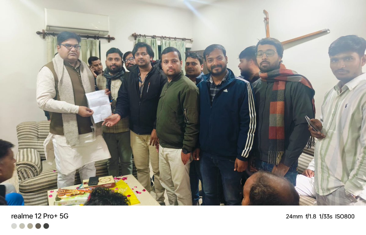 Sukhveer Hooda 🚜 🏹 (@sukhveerhooda) on Twitter photo #कंप्यूटर अनुदेशक कैडर एवं वेतन विसंगति दूर करवाने हेतु मुख्यमंत्री श्री <a href="/BhajanlalBjp/">Bhajanlal Sharma</a> जी के नाम ज्ञापन !
आज भरतपुर से भाई तुषार शर्मा व अन्य साथियों द्वारा माननीय डीग कुम्हेर विधायक डॉ शैलेश सिंह जी से कैडर विसंगति को दूर करवाने की मांग को पुरजोर तरीके से उठाने का आवाह्न किया। #कंप्यूटर अनुदेशक कैडर एवं वेतन विसंगति दूर करवाने हेतु मुख्यमंत्री श्री <a href="/BhajanlalBjp/">Bhajanlal Sharma</a> जी के नाम ज्ञापन !
आज भरतपुर से भाई तुषार शर्मा व अन्य साथियों द्वारा माननीय डीग कुम्हेर विधायक डॉ शैलेश सिंह जी से कैडर विसंगति को दूर करवाने की मांग को पुरजोर तरीके से उठाने का आवाह्न किया।