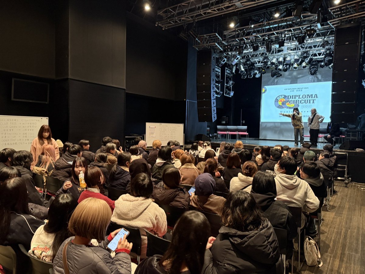 コンサートスタッフ系コースの卒業制作イベント〝DIPLOMA CIRCUIT 2025〟が、
2月15日.16日に開催されます🎸💫⭐︎

学生たちのスタッフミーティングの様子をお届け📸

たくさんの学生が頑張って準備しております！
みなさんぜひお越しください～❕❕

 #ディプロマ #卒業制作  #音響  #照明 #スタッフ