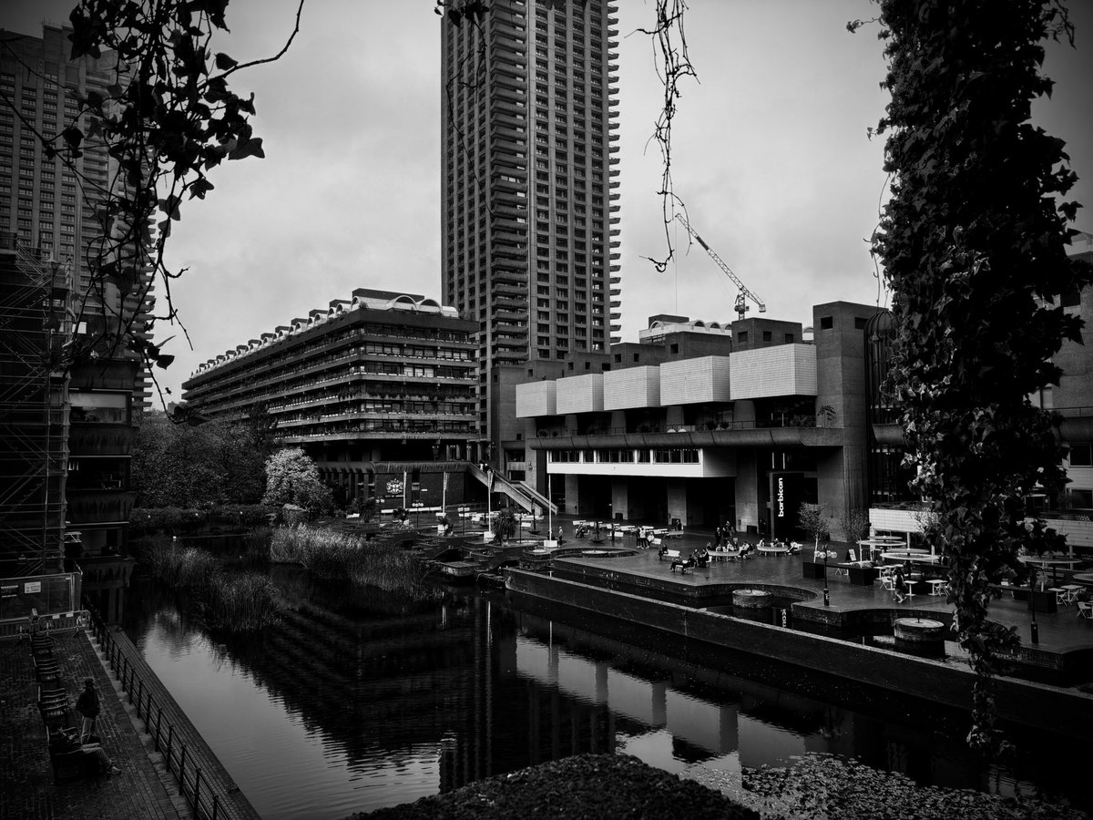 What an absolute gem of a copper. Best dealing of an auditor I’ve seen in a long time. Love a bit of Brutalist Architecture too <a href="/metpoliceuk/">Metropolitan Police</a>