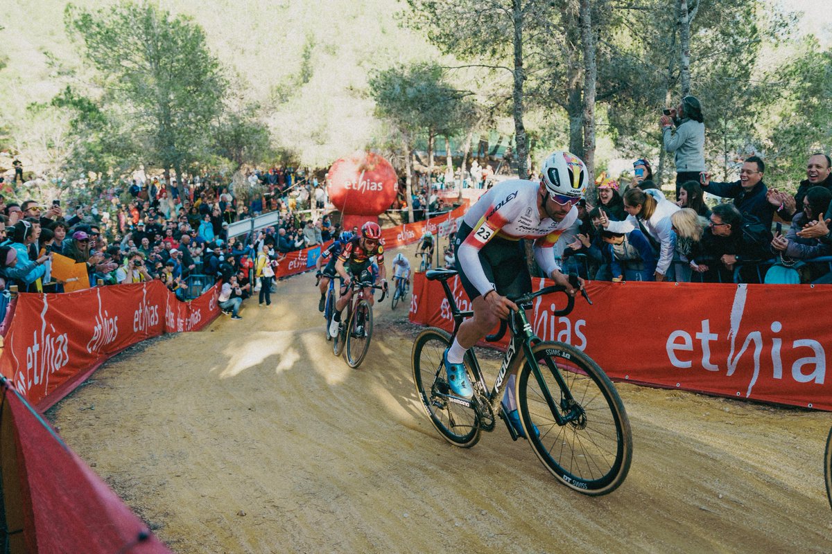 🙋🏻‍♂️🙋🏻‍♀️ ¿Quién quiere volver a Benidorm para vivir lo del pasado fin de semana?

🗣️ <a href="/Momparler/">Pascual Momparler</a>, organizador, hace balance del evento en esta entrevista: benidormcx.es/entrevista-pas…

🤩 "Queremos ser una prueba asentada en la CdM y celebrar cada cierto tiempo un Mundial" 

❤️ #BenidormCX