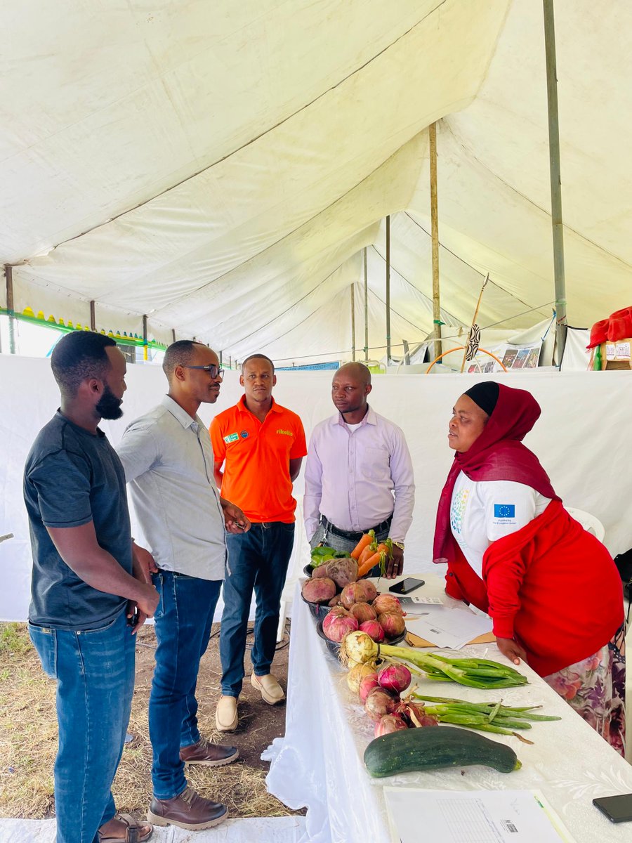 Day 2 of <a href="/RubavuDistrict/">Rubavu District</a> JADF Open Day with Eddy Frank Rugamba, Country Representative of @Rikolto in Rwanda, as he highlighted @Rikolto's approach to inclusive business for food system change. Through programs like #GoodFoodforCities, implemented by <a href="/kilimoEAC/">#KilimoTrust@20</a> Rwanda and
