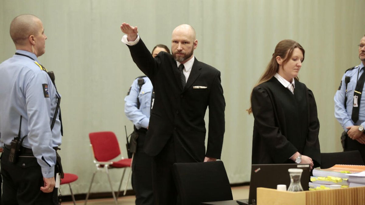 Et si depuis tout ce temps nous nous étions mépris sur Anders Breivik ?
Si ça se trouve il lançait des cœurs lui aussi, on ne sait pas en fait.