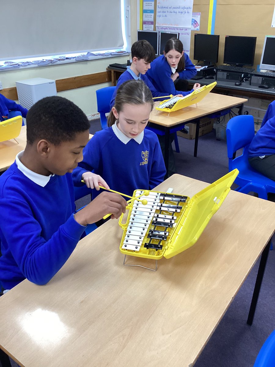 Year 6 have been learning to play a variety of motifs from ‘The Hallelujah Chorus’ on the glockenspiels #StPetersMusic