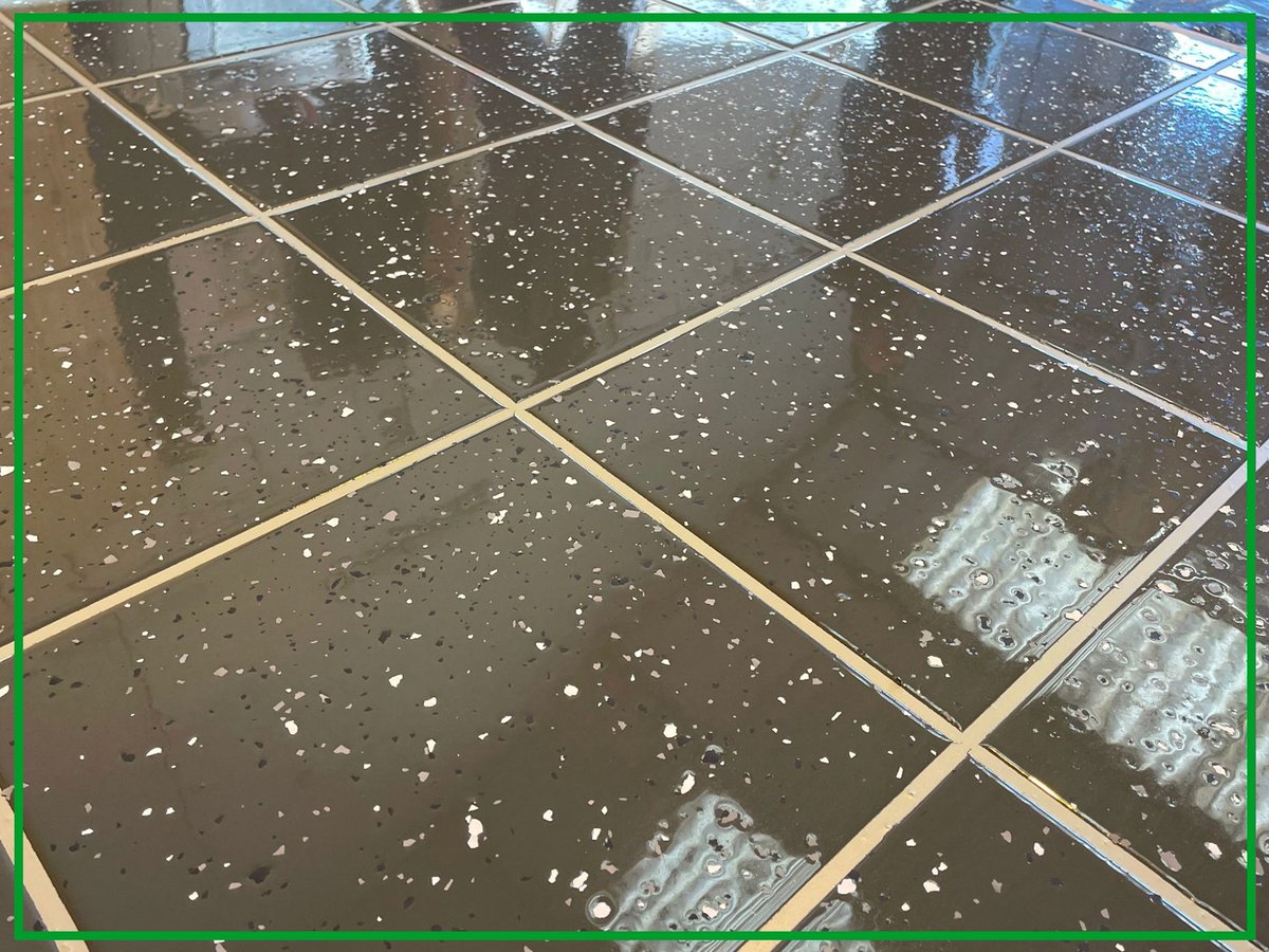 westwoodliquid's tweet photo. Full credit to @BlackpoolIndus1 for smashing their Wecryl Tile Effect Training with flying colors! ๐ช These talented young lads have worked hard to perfect their Westwood skills, and itโs safe to say theyโve done an absolutely superb job. ๐
#WecrylTileEffect #roofing #WWUK https://t.co/RPshaNpbKU