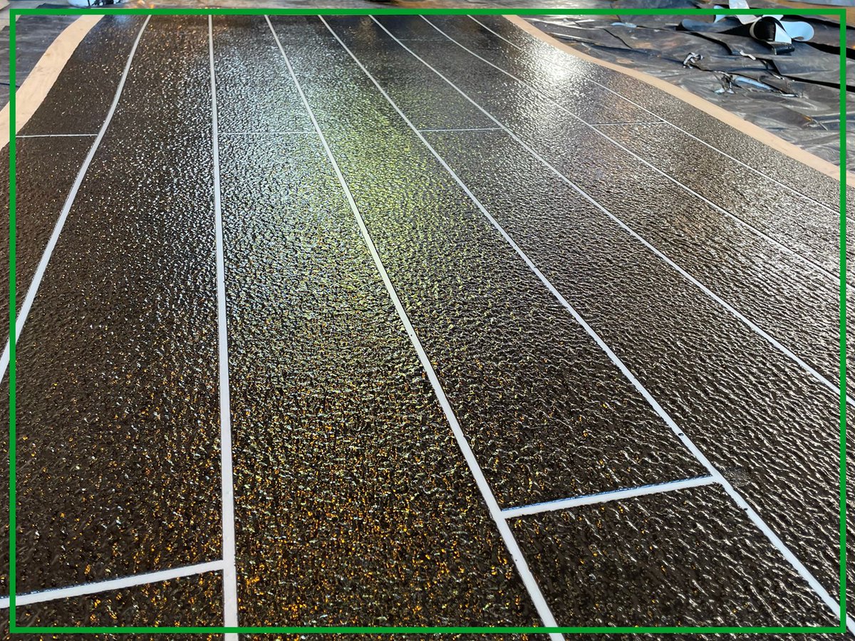 westwoodliquid's tweet photo. Full credit to @BlackpoolIndus1 for smashing their Wecryl Tile Effect Training with flying colors! ๐ช These talented young lads have worked hard to perfect their Westwood skills, and itโs safe to say theyโve done an absolutely superb job. ๐
#WecrylTileEffect #roofing #WWUK https://t.co/RPshaNpbKU