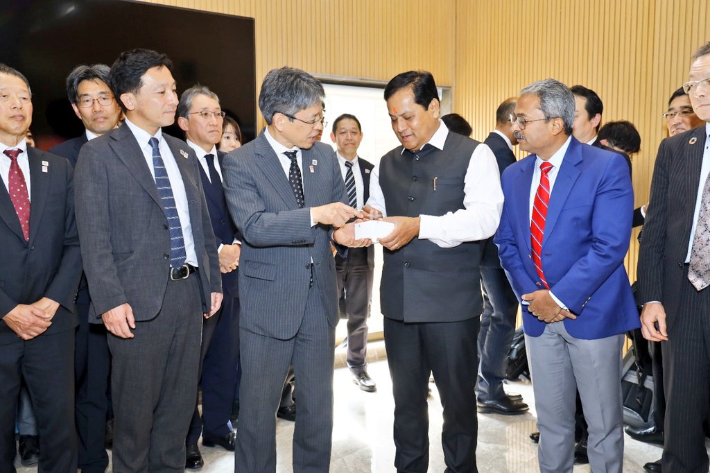 sarbanandsonwal's tweet photo. Glad to meet and interact with a delegation from Osaka Port, Japan during my visit today to @JNPort in Navi Mumbai. 🇮🇳🤝🇯🇵 https://t.co/gfGY2gjYjg