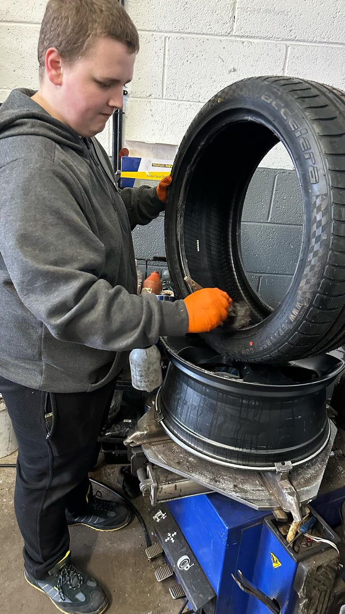Our Y10s are out exploring the working world this week and Leon's getting stuck in at Treads Vehicle Services! Got a WEX story to share? Drop your 📸 in the comments or 📧 nextsteps@fromecollege.org.uk
Special shoutout to all our work experience partners making this possible!