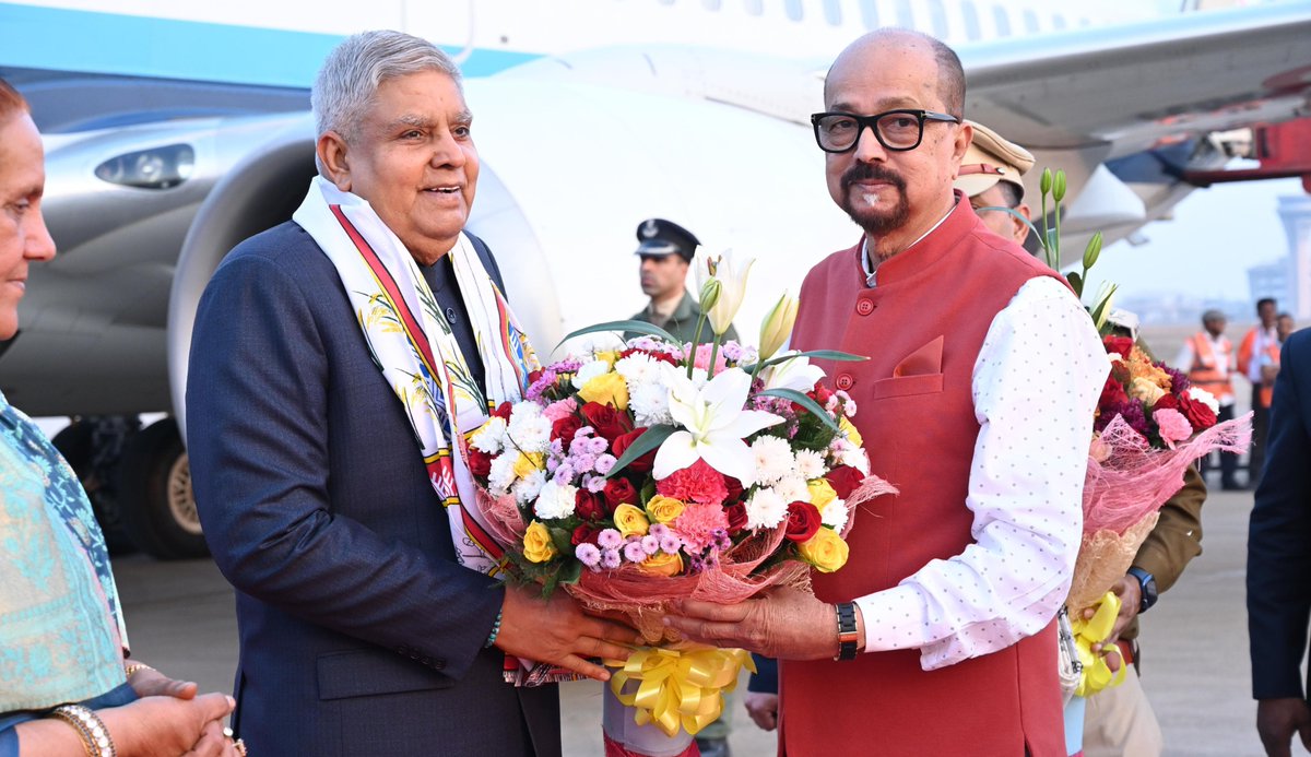 उपराष्ट्रपति श्री जगदीप धनखड़ के रायपुर आगमन के अवसर पर राज्यपाल श्री रमेन डेका और मुख्यमंत्री श्री विष्णुदेव साय ने उनका आत्मीय स्वागत किया।