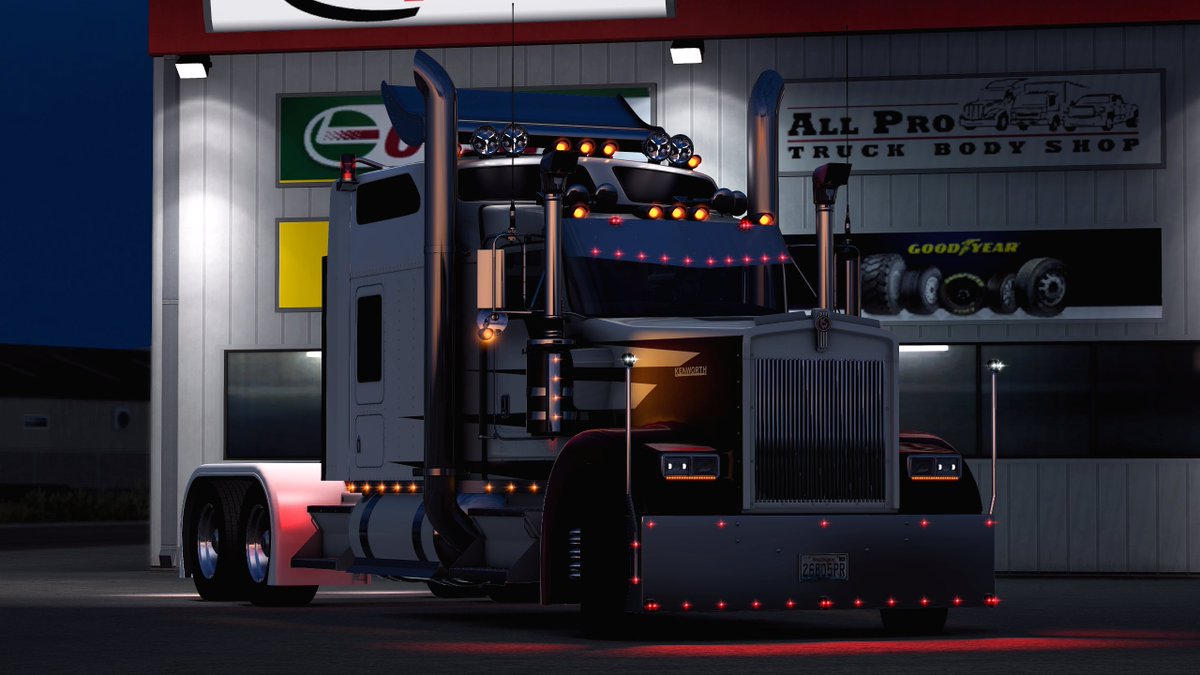 Aussie_Bushman's tweet photo. The Mighty Kenworth W900 "Highway Killer" byjonruda.
I showcase this on stream tonight with a long haul from Vernon BC to Winnemucca NV with (31t) of Cotton Seed in a triple trailer.
#kenworth #virtualphotography #vpsupport #bestcommunityever #americantrucksimulator #jonruda https://t.co/fCtQLadVtU