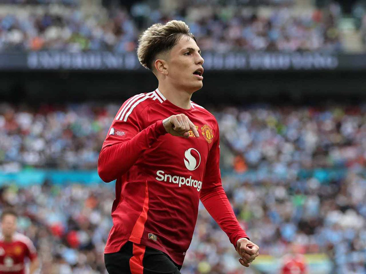 mufcMPB's tweet photo. 🚨 JUST IN:

Napoli are expected to accelerate their interest in Alejandro Garnacho. They are under the impression Manchester United want to do business around the £60m mark. Napoli’s interest is more concrete than that of Chelsea. #MUFC [@MelissaReddy_] https://t.co/SO08iZFFwI